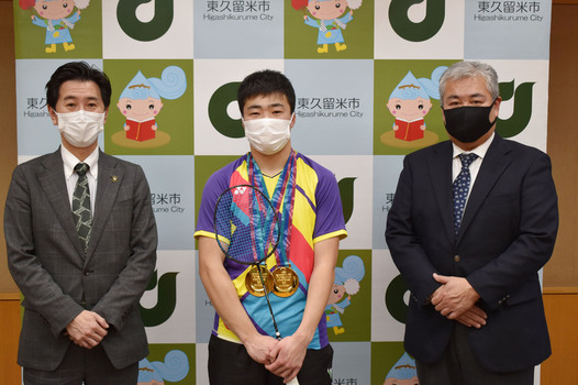 画像　表敬訪問時の記念写真