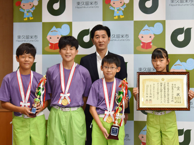 画像　表敬訪問時の記念写真