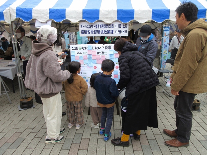 市民みんなのまつりで実施したアンケートの様子
