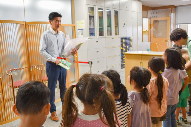 画像　滝山しおん保育園の市長訪問の様子