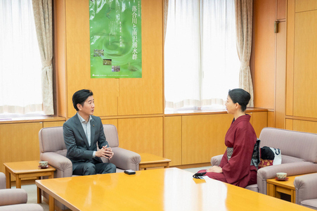 画像　表敬訪問の様子（1）