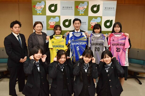 画像　表敬訪問時の記念写真