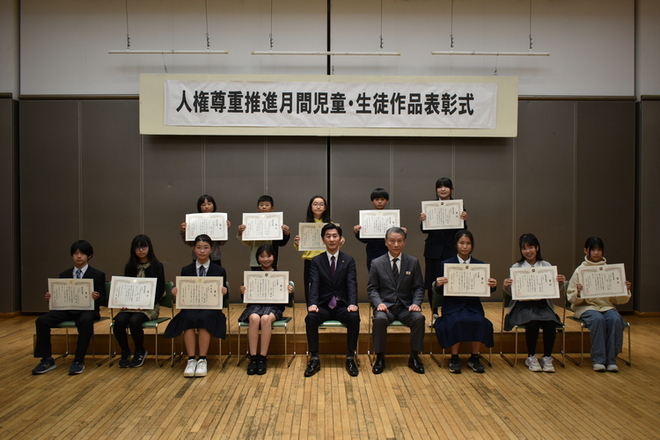 画像　表敬訪問時の記念写真