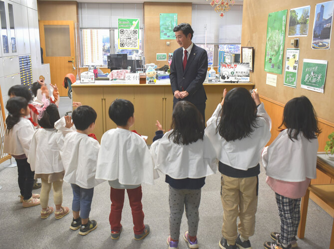 しおん保育園の皆さんと市長