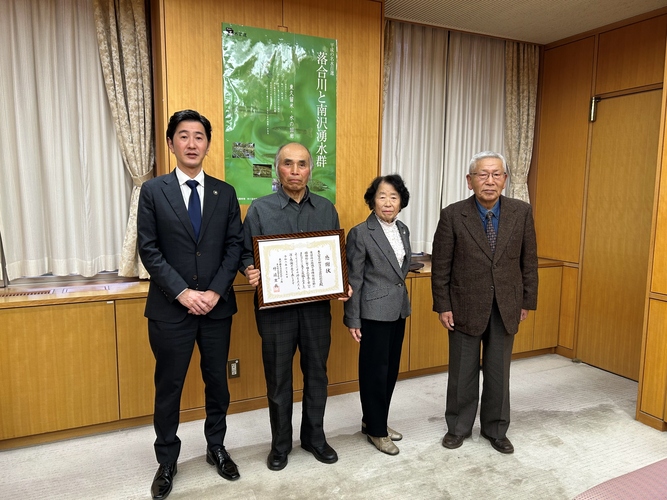 画像　表敬訪問時の記念写真