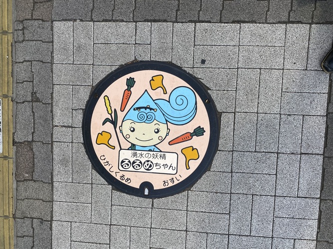 るるめちゃんピンクのデザインマンホール蓋