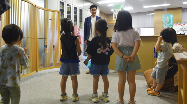 画像　滝山しおん保育園の市長訪問の様子