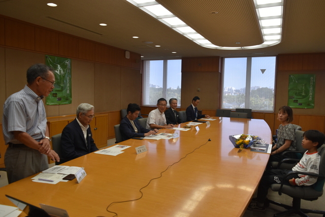 画像　表敬訪問の様子