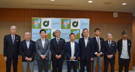 画像　表敬訪問時の記念写真